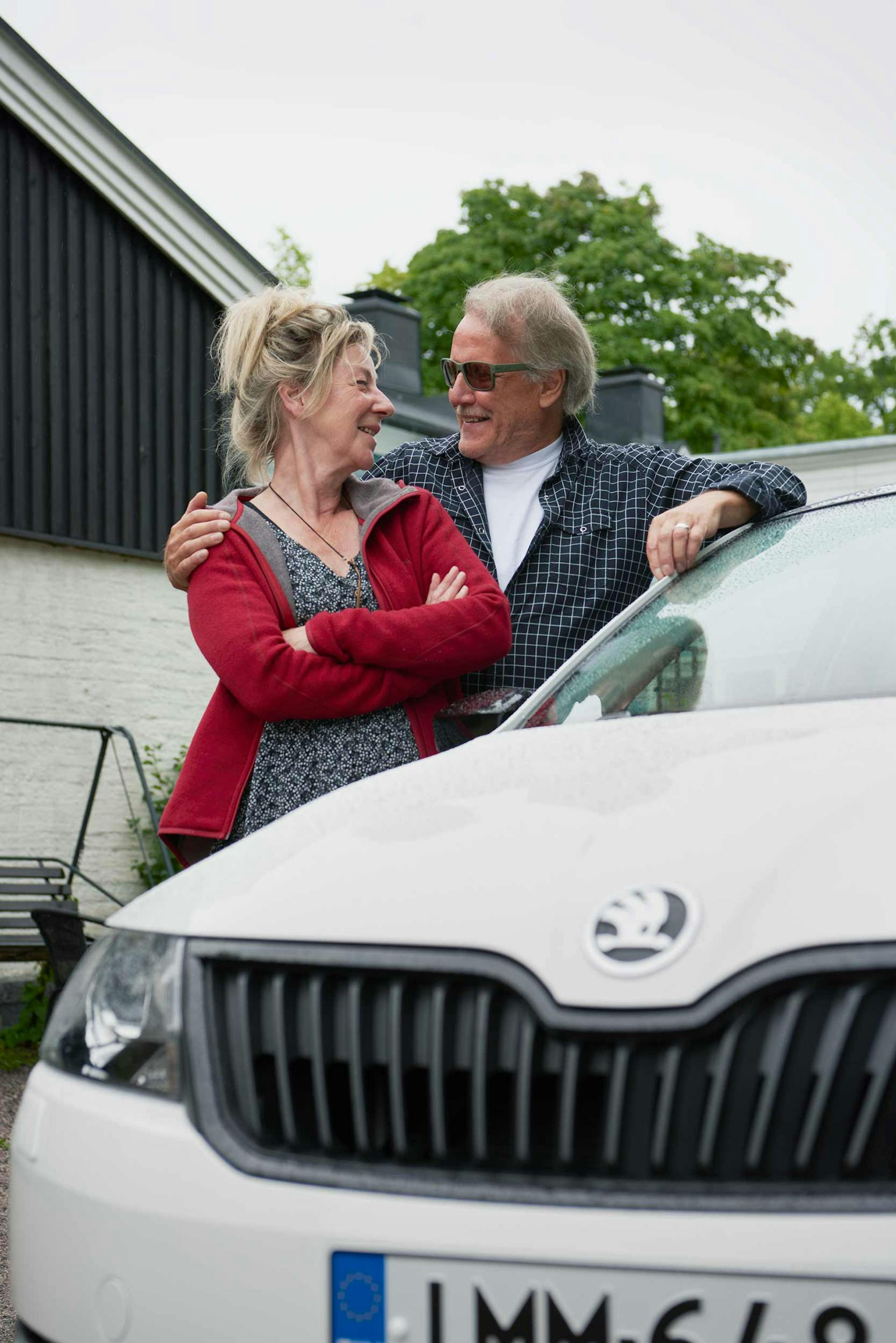 Kaija ja Ismo Tilanto sanovat olevansa ihan hurahtaneita uuteen Rapidiinsa. Yksikään auto ei ole tehnyt samanlaista vaikutusta.